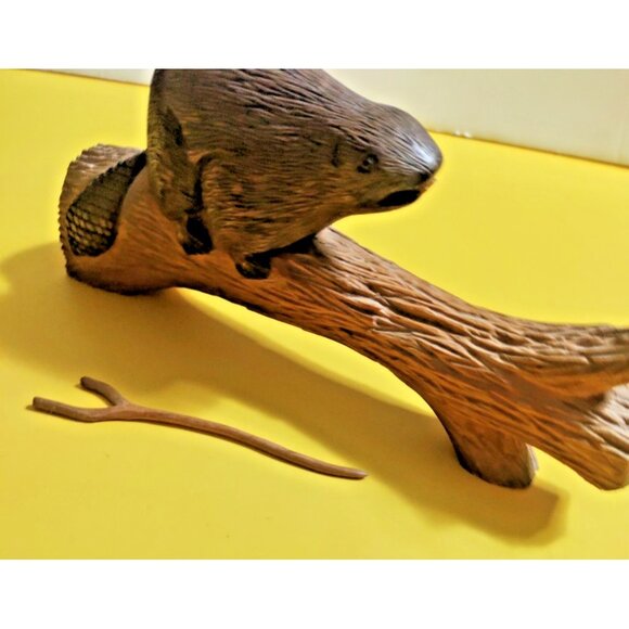 Vintage Carved Wood Art Detailed Beaver on a Log signed E. Hirt 8" x 4" - Picture 11 of 15